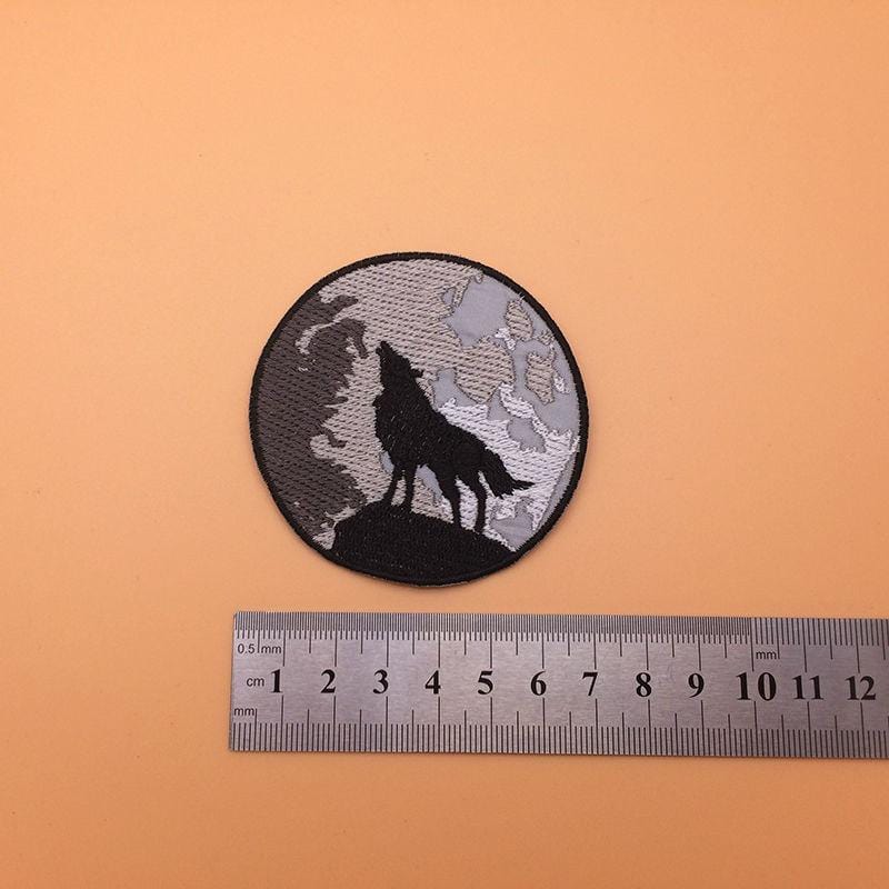 2 X Wolf Howling Moon Patches Iron On Sew On Embroidered Badges Embroidery Appliques Motifs